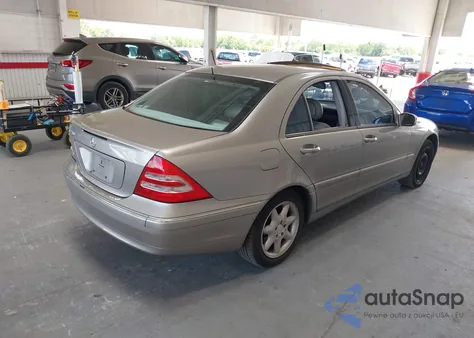2003 Mercedes-Benz C 240 z USA, uszkodzony, nr VIN WDBRF61J43E011539